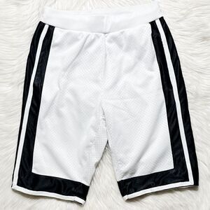 96 Mesh Athletic Basketball Shorts White and Black Size Medium